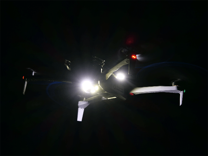 <「Skydio X10」が夜間飛行する様子>