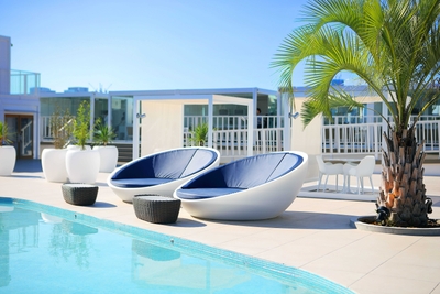 まるでリゾート気分！『POOLエリア』