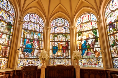 大聖堂内のステンドグラス（結婚式以外では非公開）