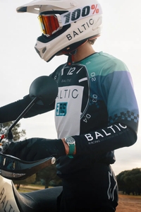 X6tKp8svAcHpsaTGJjBt.jpg?w=940&h=940