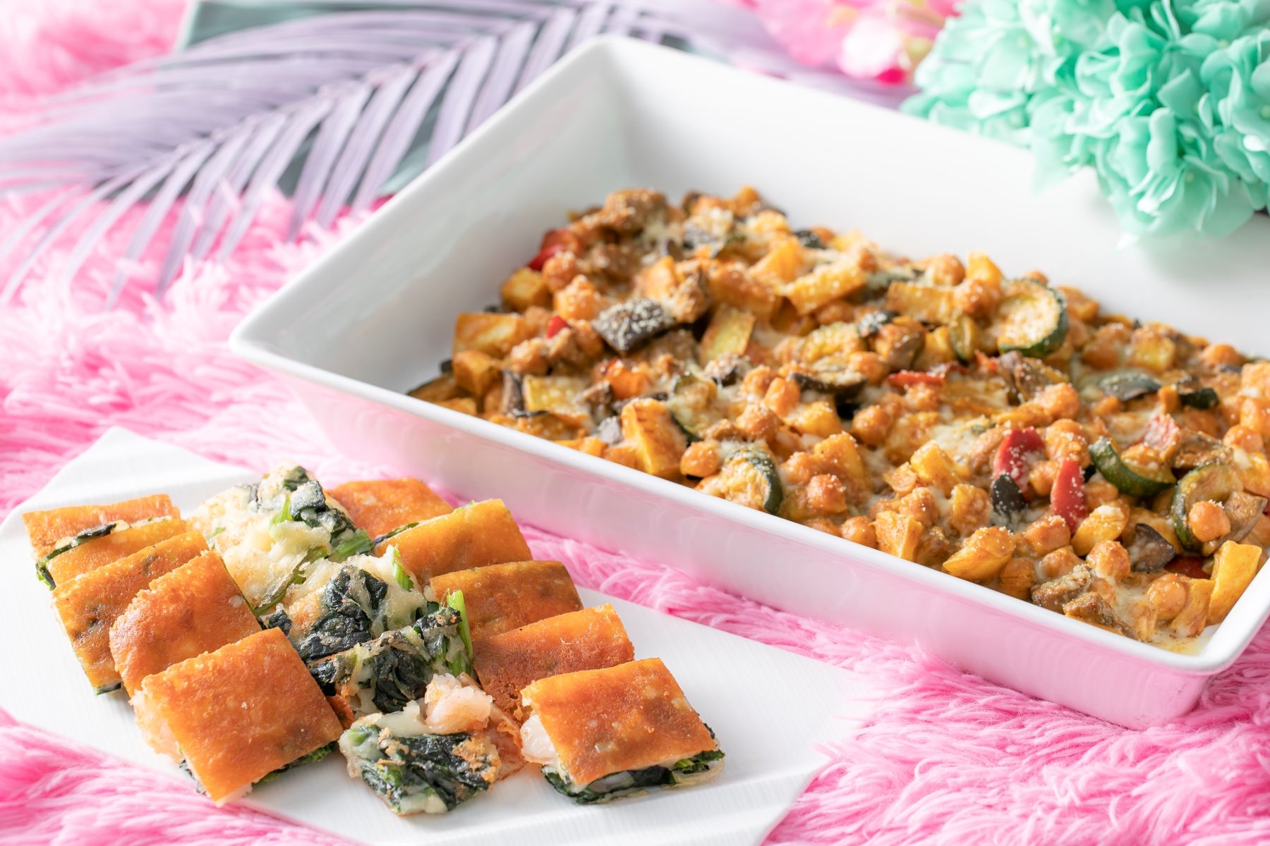 海老とほうれん草のパリパリチーズチヂミ/野菜のチャナマサラ風カレーグラタン