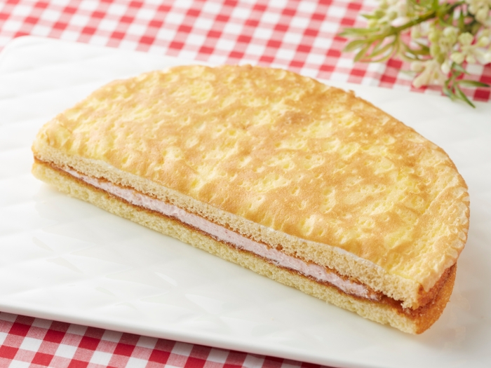 いちごと練乳のクレープケーキ画像(画像はイメージです。)