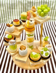 メガ盛りシリーズ第3弾！ シャインマスカットをまるごとふんだんに使用した 「メガ盛りコッコちゃんパフェ～オータムVer～」を発売