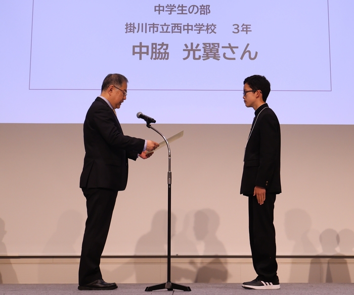 ワン・パブリッシング賞 中脇光翼さん表彰