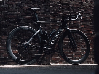 キャニオン、エアロード CF SLX「SPEED」エディションを発表 - 新型ディープリムホイール&エアロドロップ採用の特別モデル