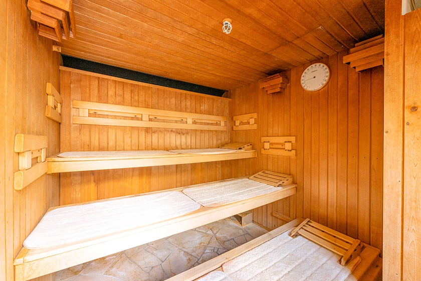 大人の方はサウナでじっくりと汗を流して。