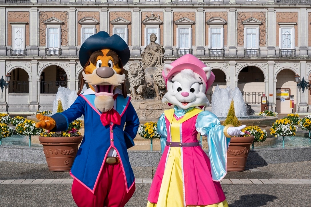 お誕生日当日限定(8月22日)で、ホテルや テーマパークでバースデーグリーティングを実施