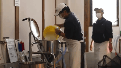 オンラインで酒蔵見学の動画の一場面