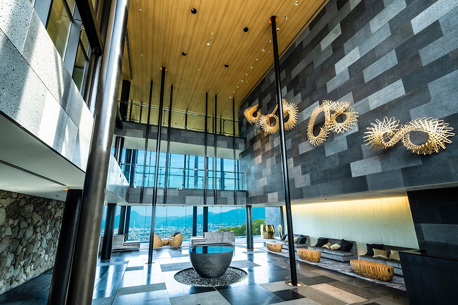 開放感のあるホテルロビー(イメージ)