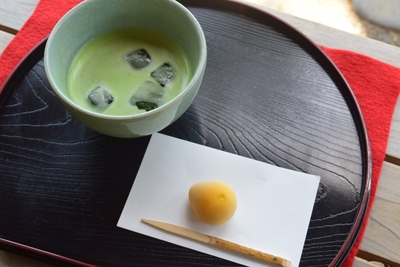 冷抹茶と季節の上生菓子のセット（イメージ）
