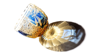 Jewelのごとく光のプリズムを取り込んだ全く新しい日本オリジナルのCUTガラスである。