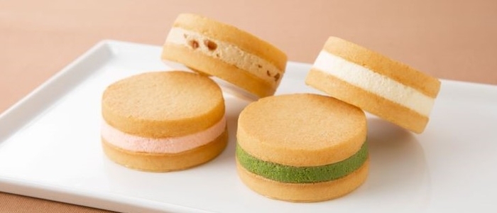 <桜(春限定)><マロン(秋限定)><抹茶><プレーン> 各297円(税込)