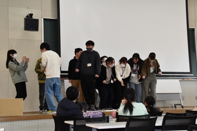 最後は講師をつとめた学生たちも