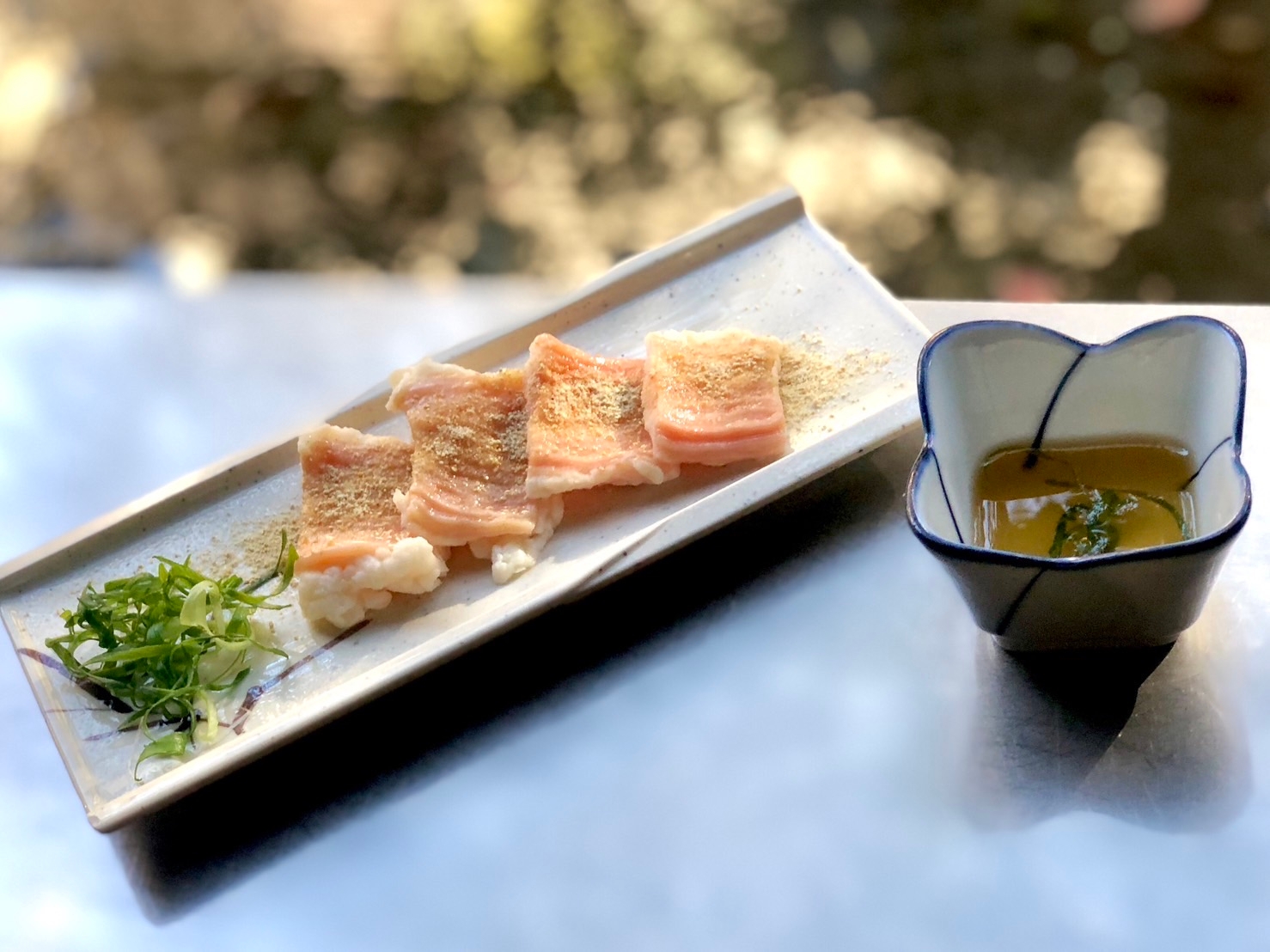 洗いだれで召し上がっていただく「塩ホルモン」