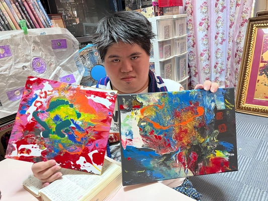 ダウン症重度画家「沖縄のピカソ」小波津有希さんの半生をマンガ化するクラウドファンディングプロジェクト始動