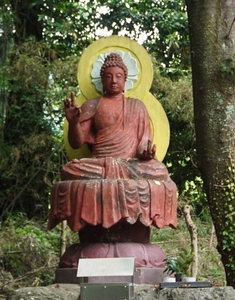 関ヶ原ウォーランドの奥に安置されている薬師如来像