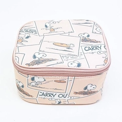 スヌーピーのたためるボックスポーチはコンパクトで持ち運び便利。パステルカラーにコミック柄がほっこりするデザインです。