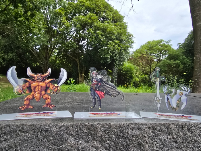 ▲オリジナル「クリアスタンド」。左から第1弾、第2弾、第3弾。