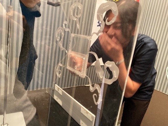 ▲あの、ひろしの靴下を体験!