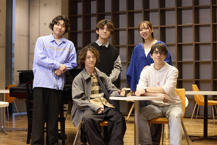 後列左から鷲見章伍さん、神野翼さん、青山恭子さん、前列左から福田一平さん、前田クリスチャン瑞貴さん