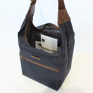 内と外に大型ポケット