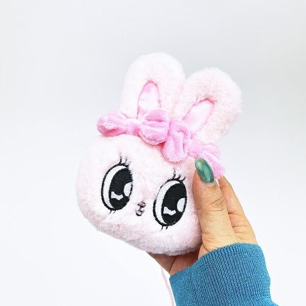 エスターバニーのふわふわなぬいぐるみアクセサリー