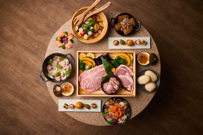 お食事はBBQコースをご用意 ©AVII IMAGEWORKS