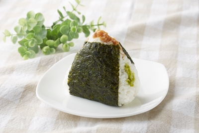 手づくりおにぎり　まぐろアボカド画像（画像はイメージです。）