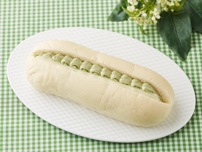 抹茶とホワイトチョコのロールパン イメージ画像