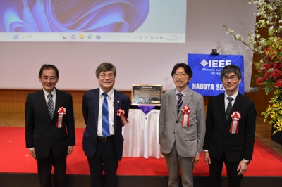 赤﨑教授門下生として記念撮影。左から上山智教授（名城大学）、天野教授、岩谷素顕教授（名城大学）、竹内哲也教授（同）