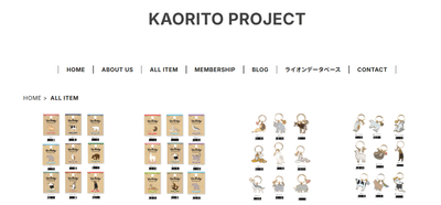 可愛いキーホルダーやピンバッジをセレクト仕入れしたグッズも販売中（キーホルダー¥770／ピンバッジ￥550）