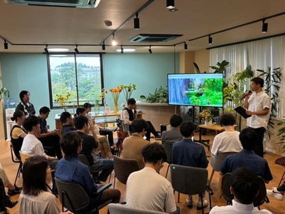 Xu06E0Rg2UPcvKYuqGjq.jpg?w=940&h=940