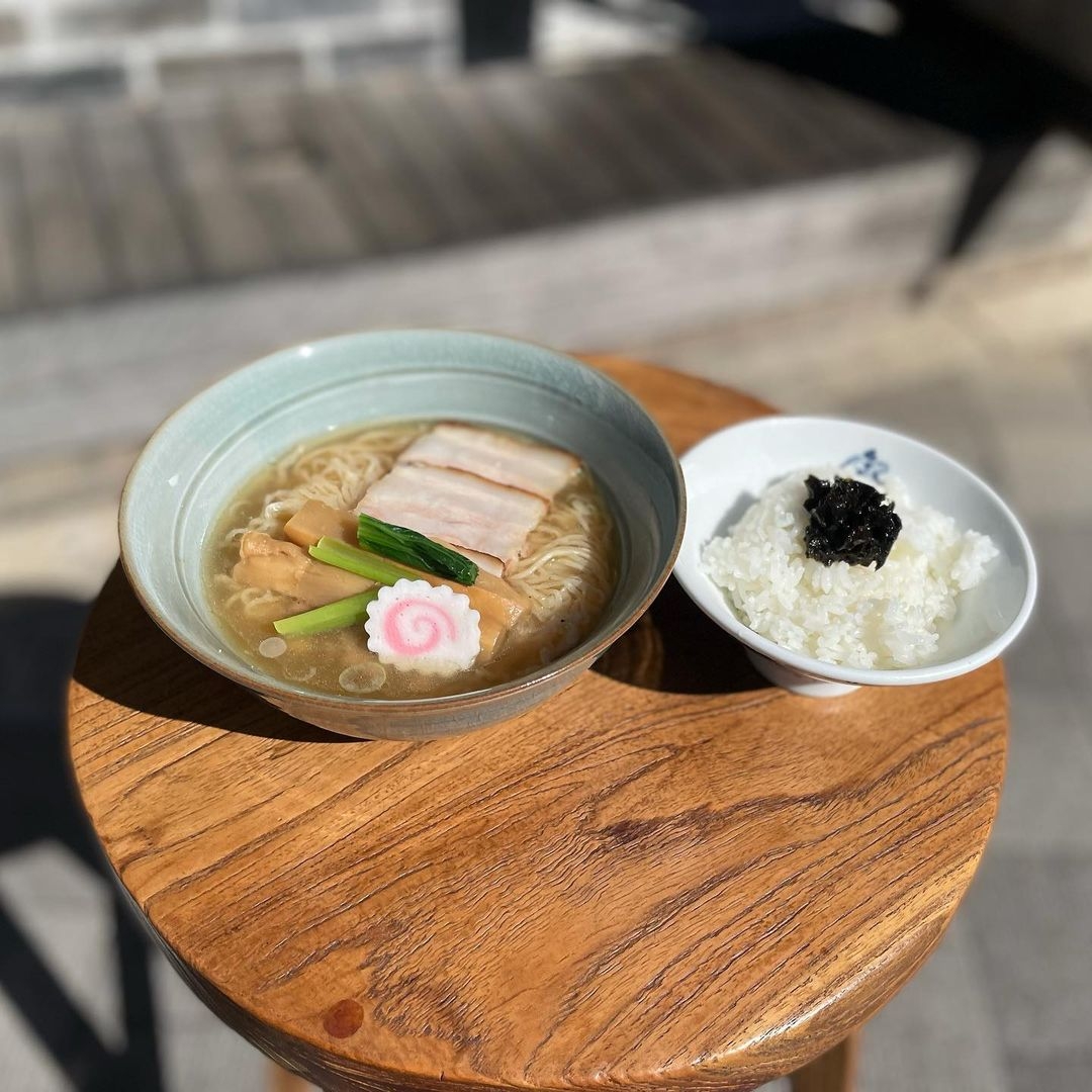 ラーメンでもうどんでもない! 「だしそば」という麺料理に全力を注ぐ!西早稲田に「だしと麺 遊泳」がオープン!