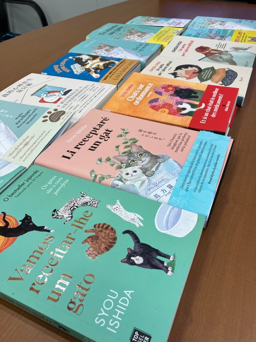 （個性豊かな各国の表紙）