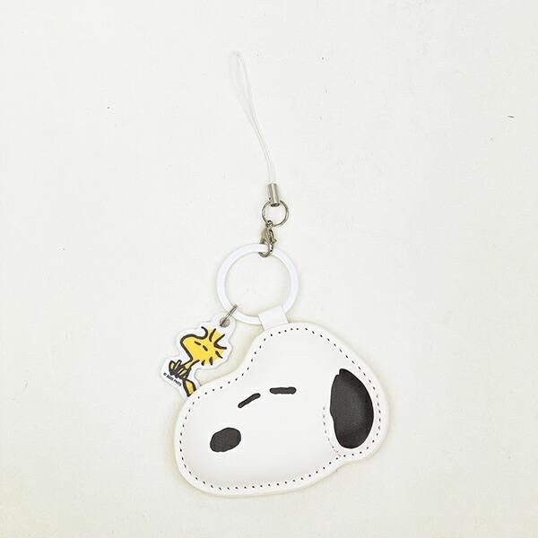 シンプルなお顔がキュートなスヌーピーのPUレザーストラップキーホルダー。バッグに付けるとその存在感がインパクト大。