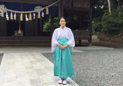 國崎八幡神社の権禰宜・辻加奈子さん