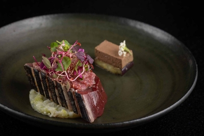 Y4hWen8mqODUTmXLjX5f.jpg?w=940&h=940