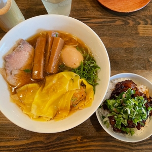 特製醤油中華そばと米沢豚魯肉飯　