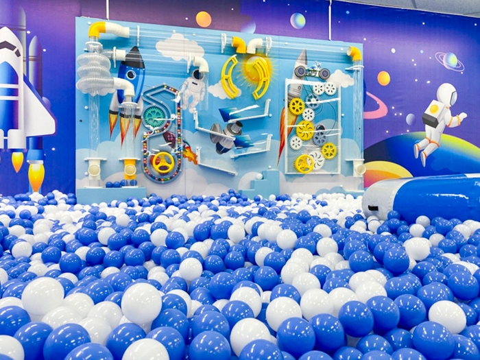 ボールプールに楽しい仕掛けがいっぱい