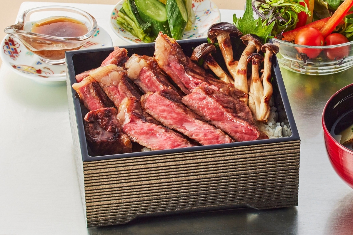 オーシャンテラス 秋限定メニュー11月1日(水)より提供 思わずため息がこぼれ幸せを感じる “淡路牛のステーキ重”