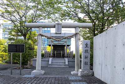 本社敷地内には調布から移設した「重機神社」が鎮座。「ものづくりの神様」として毎年12月15日のJUKI創立記念日に例大祭が執り行われる