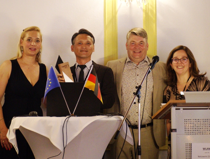 授賞式の様子(写真左から2番目が、Plus PM Consultant 取締役 森野祐介)