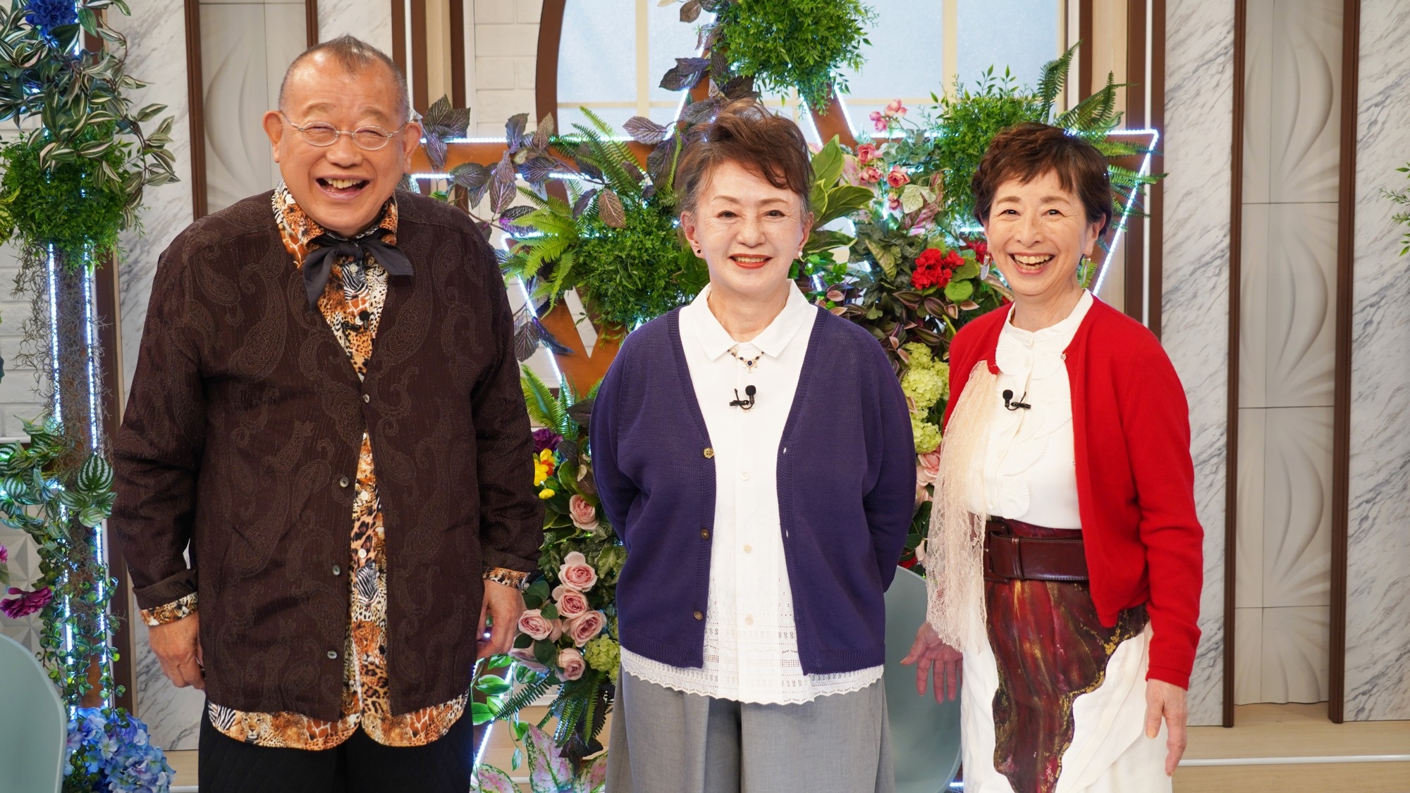 加賀まりこ、【ずっとだいすき】、希少な額装用画集より、新品額装付 女優・加賀まりこ登場！魅力満載の「自由」なトークは必見『鶴瓶