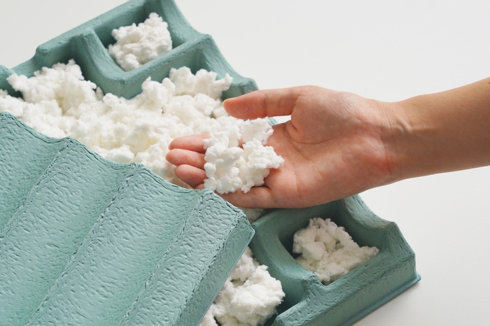 紙再生材100%の全く新しい吸音パネル