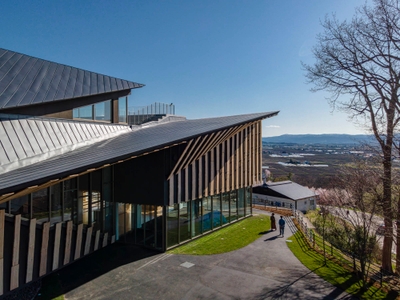 YX9vL72XM2RNJWEkSznX.jpg?w=940&h=940