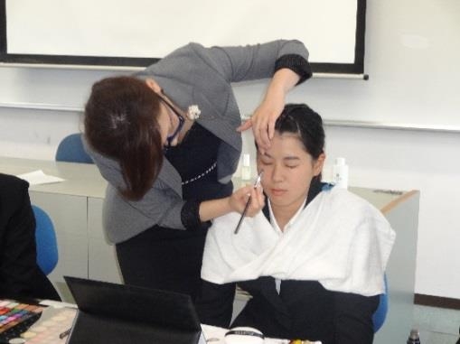 「就職のためのリクルートメイクセミナー」開講 就職活動で役立つメイクの基礎が学べる!