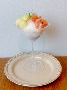 ピーチメロンとハーブ（ディル）のパフェ氷