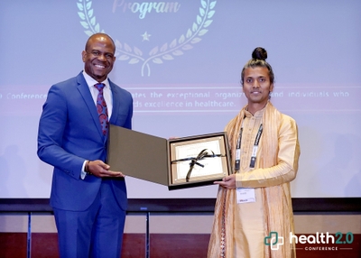 国際カンファレンスにて表彰を受ける Ashutosh Singh