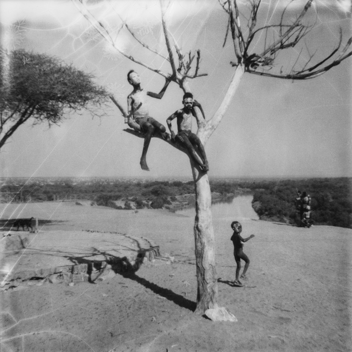 ピョートル・ズビエルスキ(ポーランド、1987)《無題「木霊・翳」シリーズより》2018 (c)Piotr Zbierski