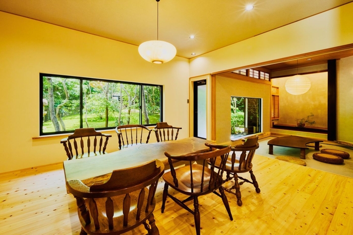 絵画のような日本庭園を望むリビング【神奈川】